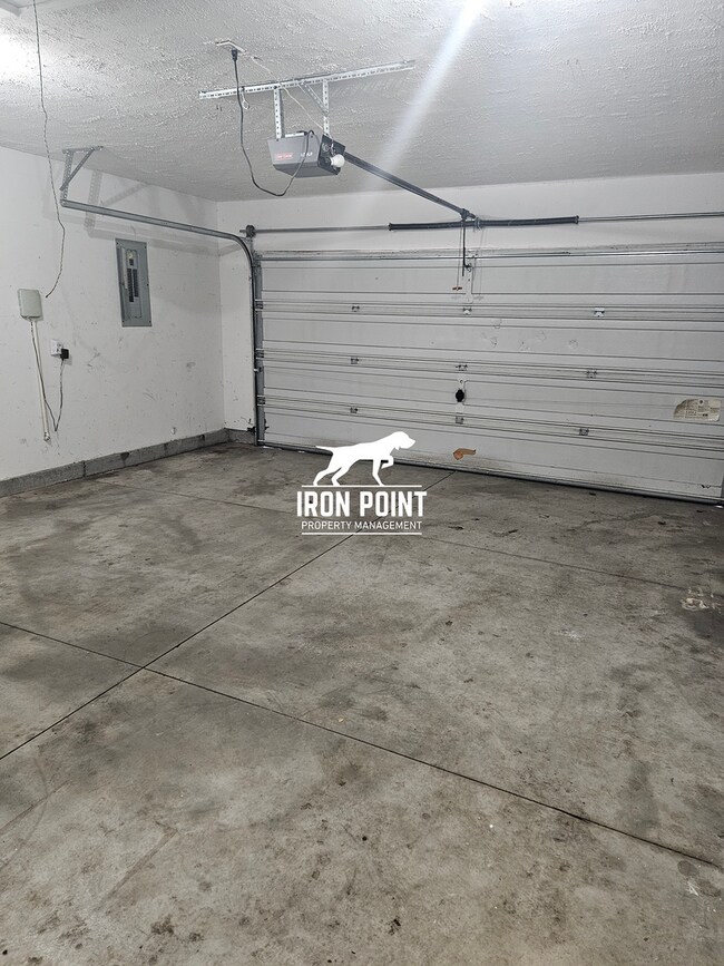 Building Photo - Candlestick Park Sub-3bed/2bath w/2 car ga...