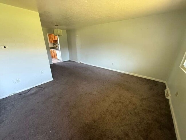 Building Photo - 2 BED, 2 BATH BEAUTIFUL UNIT CLEVELAND!