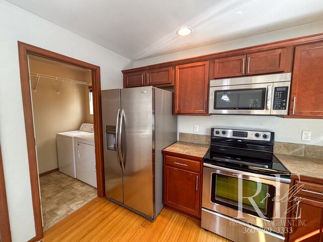 Building Photo - Spacious 3-Bedroom Home in Desirable Manet...
