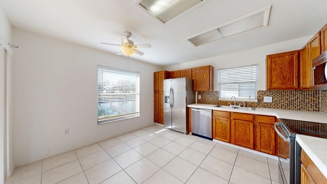 Building Photo - 704 49th St E