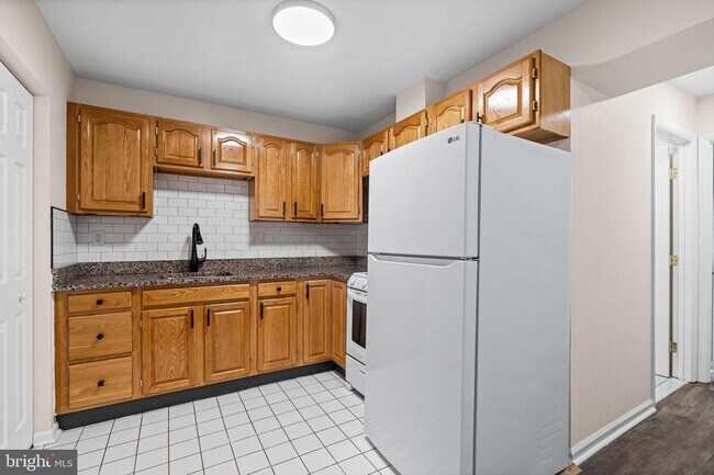 Building Photo - 2217 Linden Ave