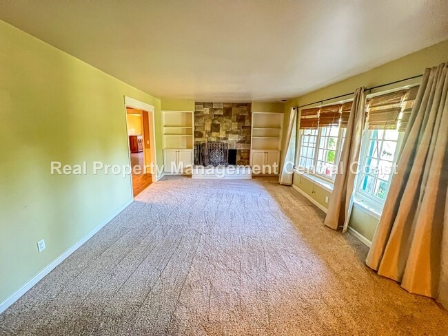 Building Photo - AVAILABLE SEPTEMBER - Nice Home in Atascad...