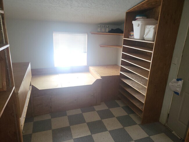 Building Photo - 1411 Piney Dr