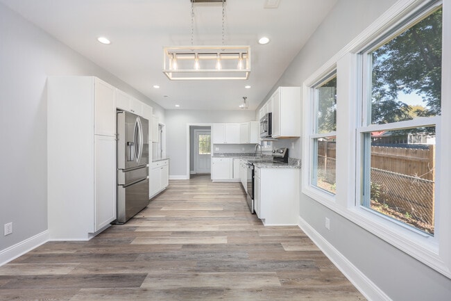 Building Photo - 812 Ashdol St