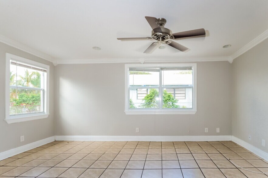 Building Photo - 395 Plum Tree Dr