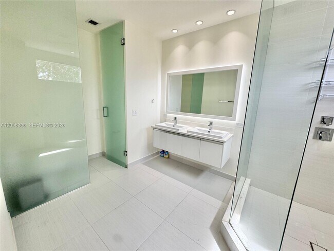 Building Photo - 6423 NW 105th Ct