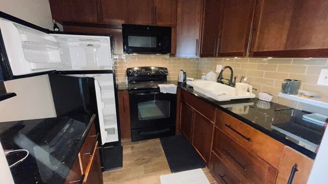 Building Photo - 23 Easthampton A