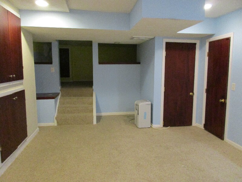 Building Photo - 784 Sanville Dr
