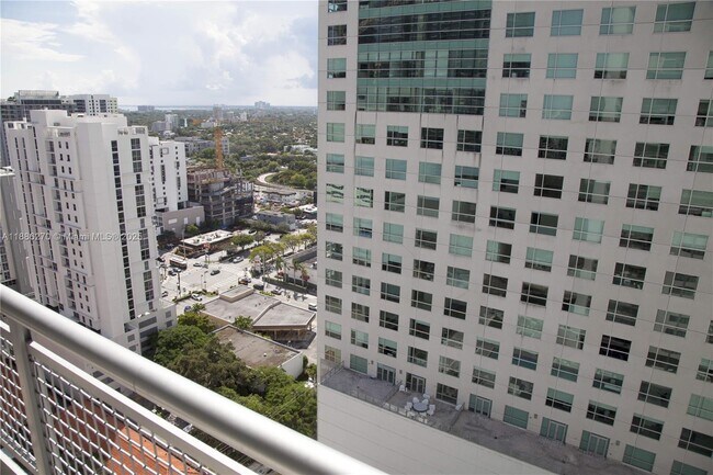 Building Photo - 690 SW 1st Ct