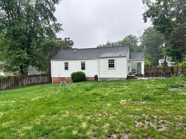 Building Photo - 1124 Bridle Ln