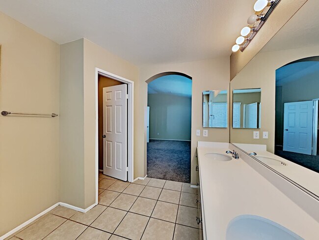 Building Photo - 16971 El Agua Dr