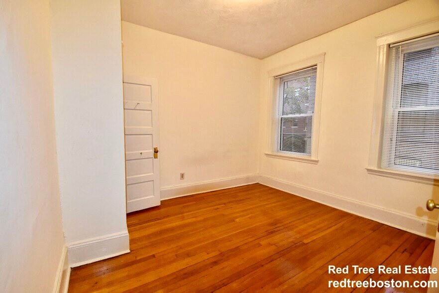 Building Photo - 51 Queensberry St