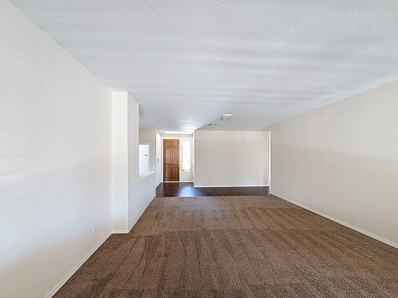 Building Photo - 14437 W Lexington Ave