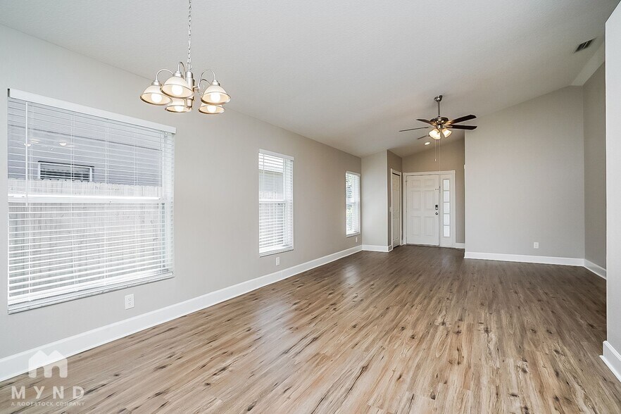 Building Photo - 8721 Persea Ct