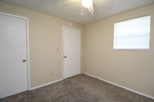 Building Photo - Cozy 1BR/1BA Apartment in Southwest Pensac...