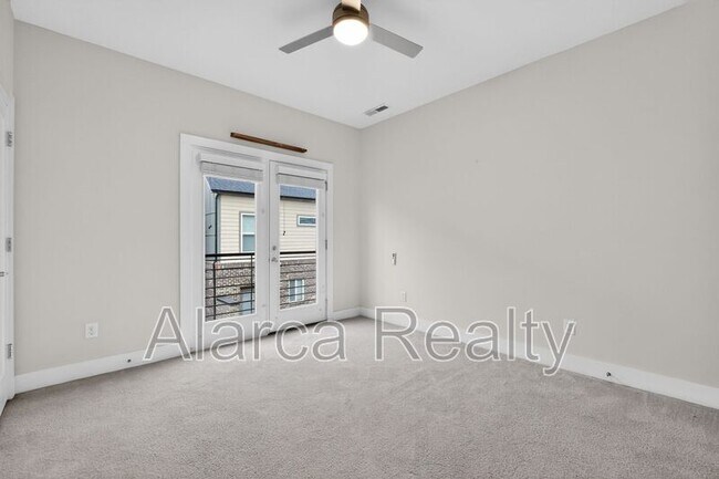 Building Photo - 2727 Grand Union Way