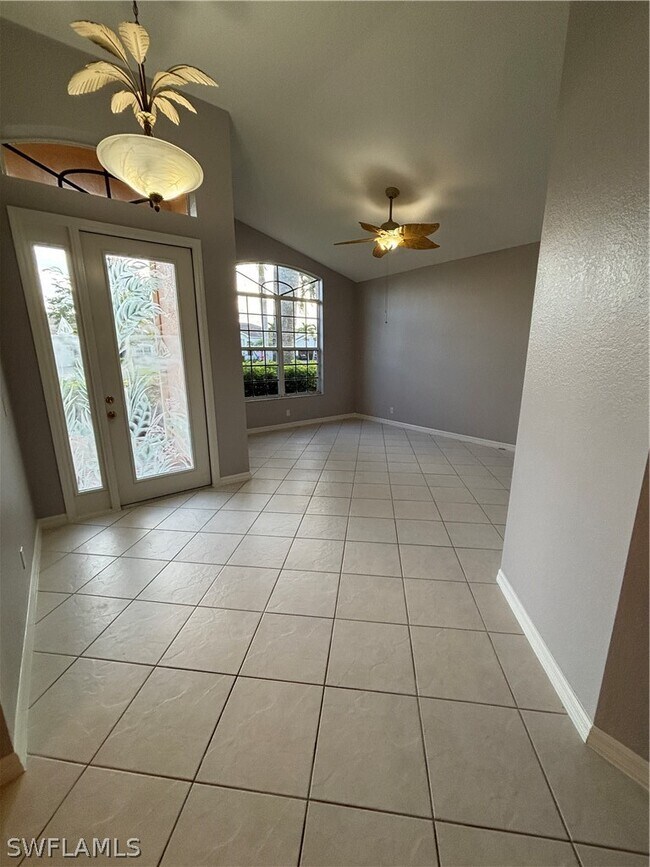 Building Photo - 2210 Grove Dr