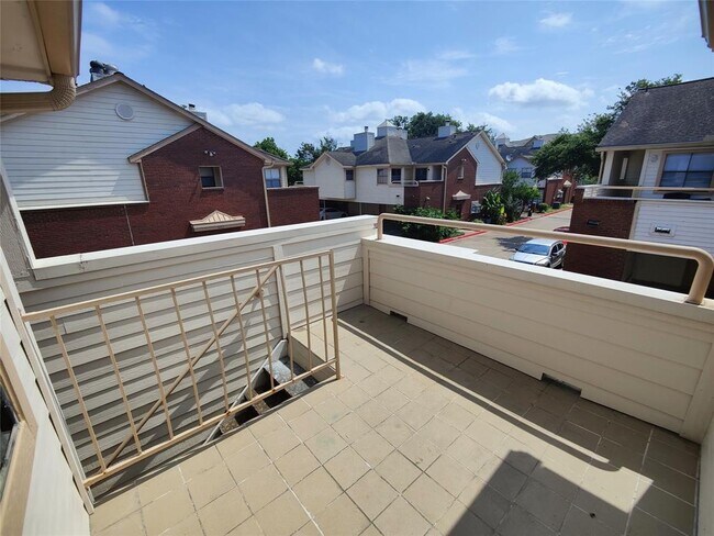 Building Photo - 1103 Dulles Ave