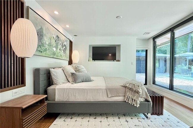 Building Photo - 1904 Lenox Rd NE