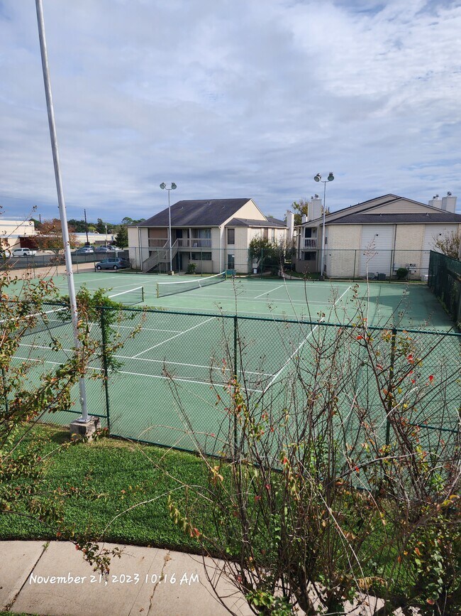 Tennis Court - 3919 Fairmont Pky