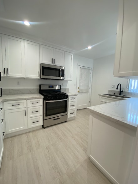 Building Photo - 283 S El Molino Ave