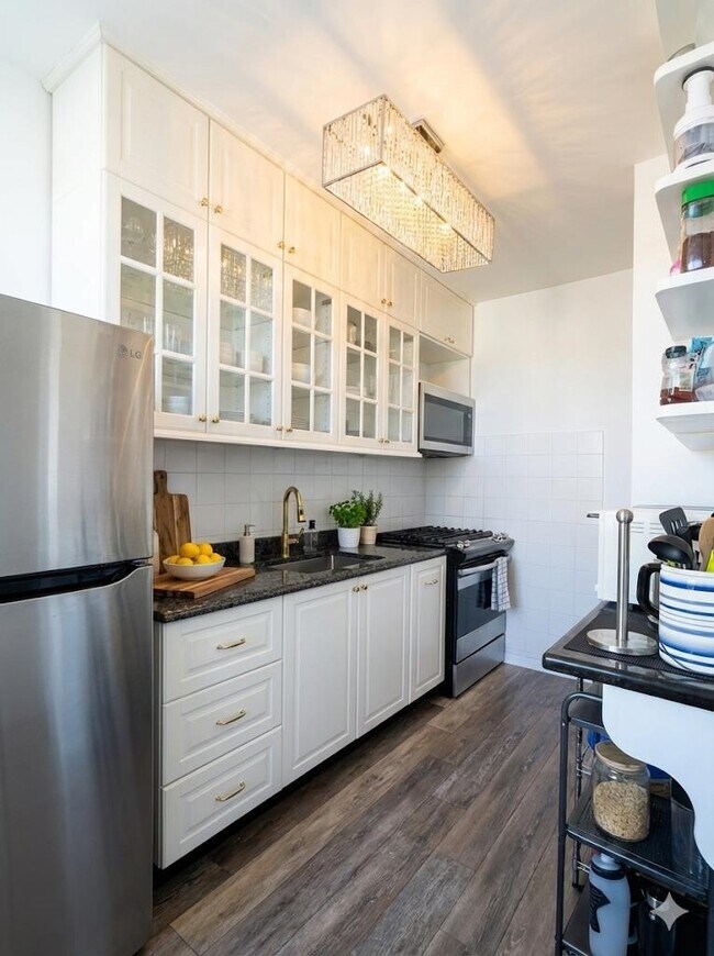 Building Photo - 316 27th St