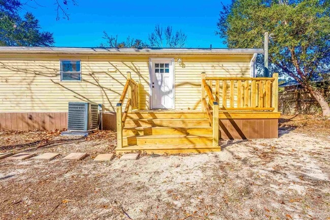 Building Photo - 211 Evergreen Dr