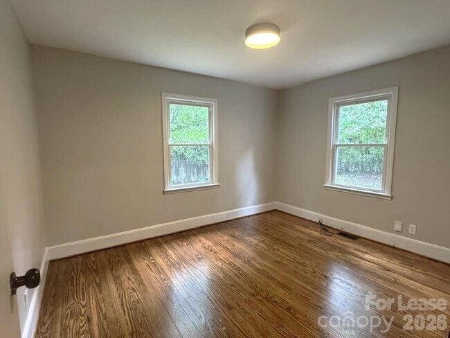 Building Photo - 810 Mt Holly-Huntersville Rd
