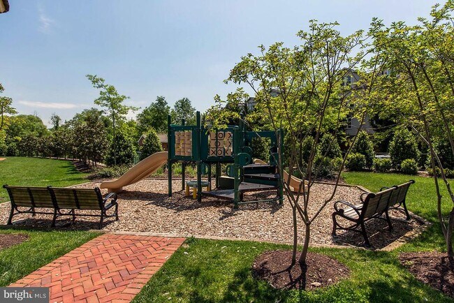 Building Photo - 714 Bracey Ln