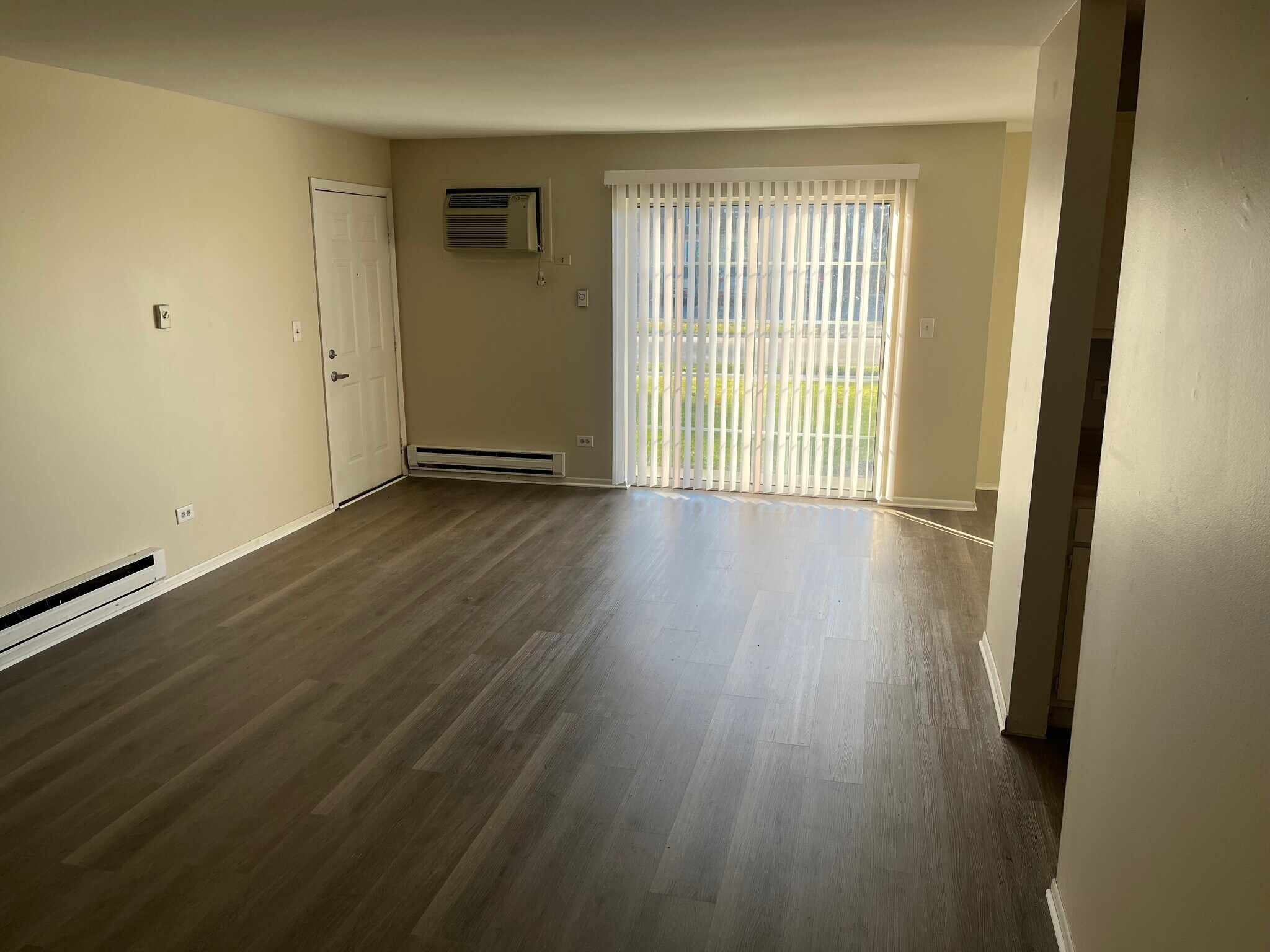 Building Photo - 660 Oriole Ct