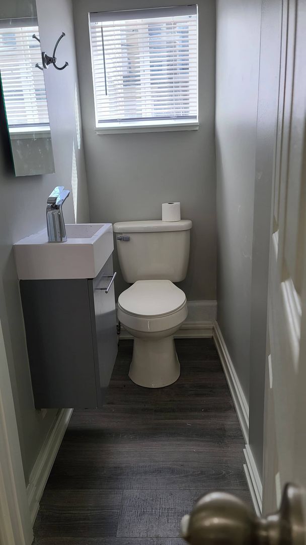 Building Photo - 3 Bed, 1.5 Bath House for Rent in Port Ric...
