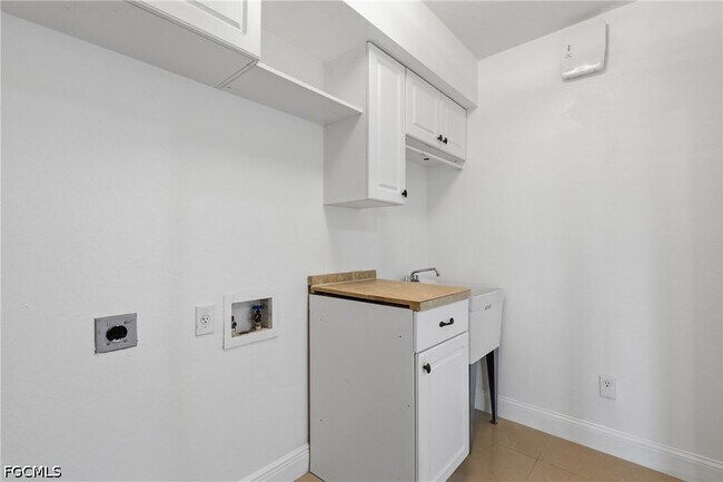 Building Photo - 3016 NW 6th Pl