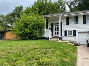 Building Photo - 3 Bedroom 1.5  Bath Home For Rent