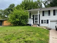 Building Photo - 3 Bedroom 1.5  Bath Home For Rent