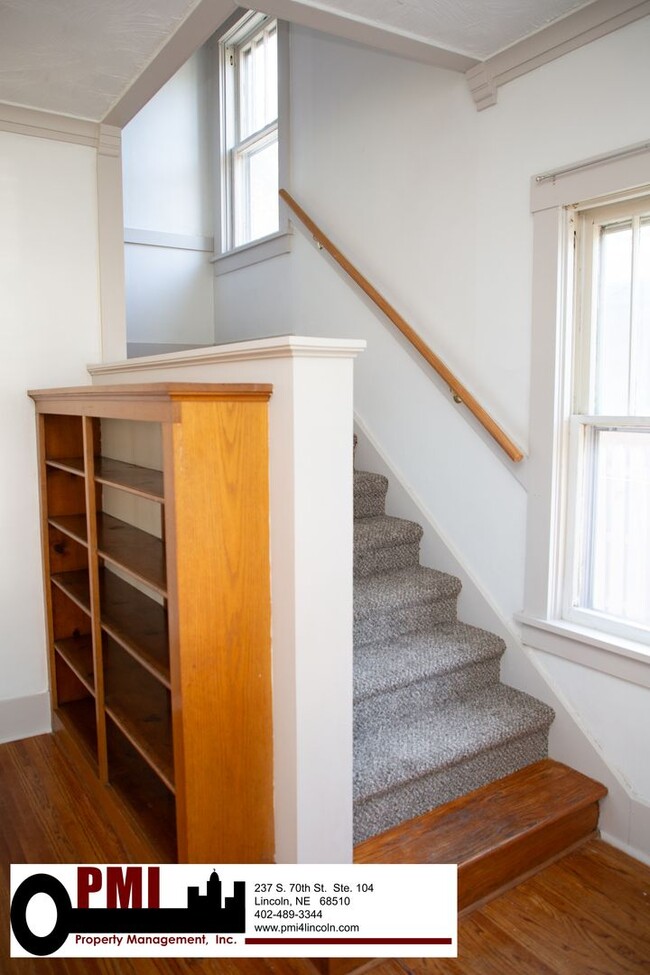 Building Photo - 4 Bedroom, 1.5 bathroom House For Rent; Av...