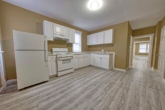 Building Photo - 307-309 Eichelberger