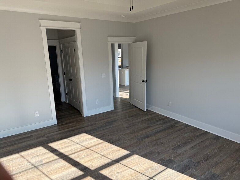 Building Photo - 3030 Fincher Dr