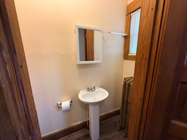 Building Photo - 4 Bedroom, 1.5 Bath Home – North East Grand Rapids