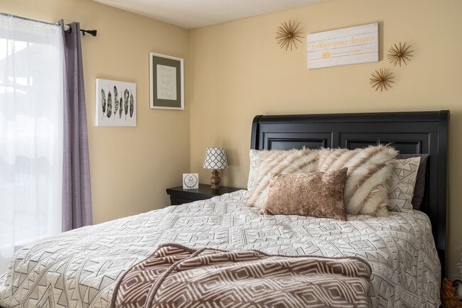 Building Photo - Hey Asheboro....1 Bedroom 1 Bath $1099/mo - $0-Deposit $0-Application