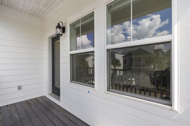 Building Photo - 79 Beach View Dr