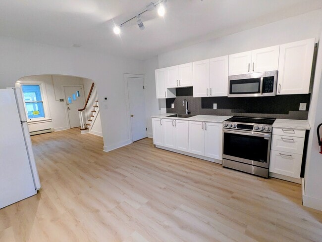 Primary Photo - 233 4th Ave