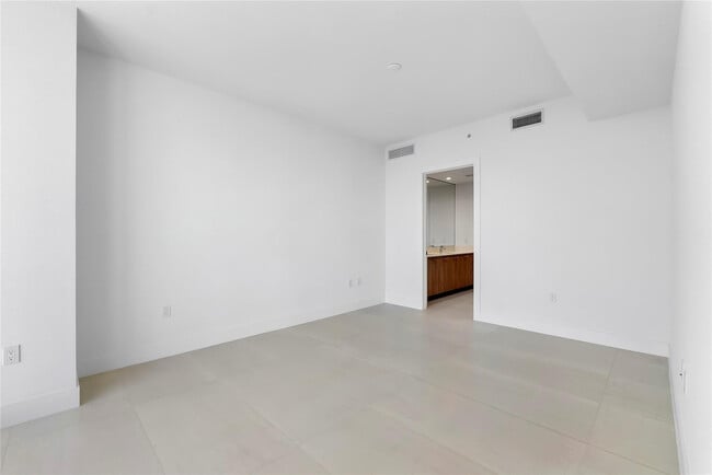 Building Photo - 153 N Seabreeze Blvd