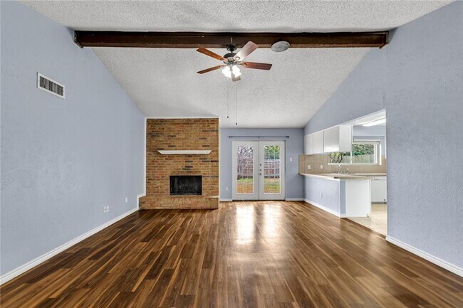 Building Photo - Nice 3 Bedroom, 2 Full Bath Home Located in SW Ft. Worth!