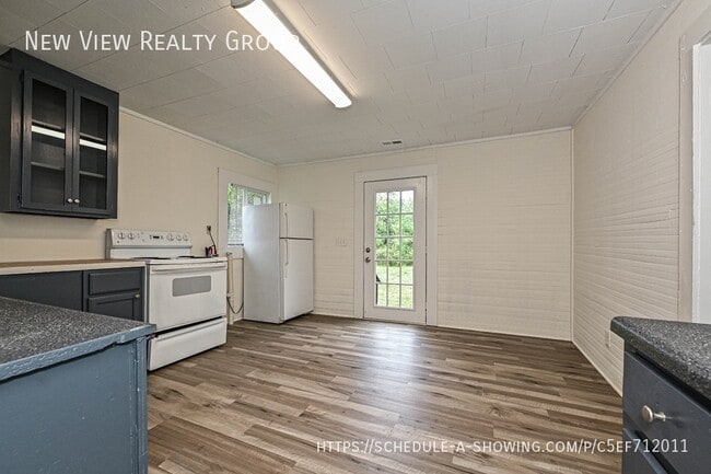 Building Photo - 3619 Little Mountain Rd