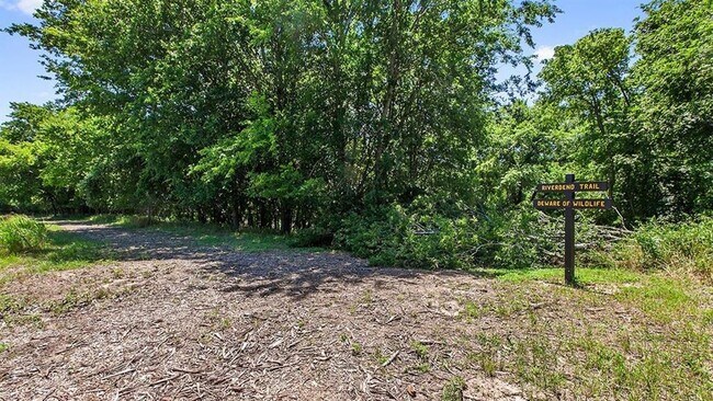 Building Photo - 106 Crooked Trail