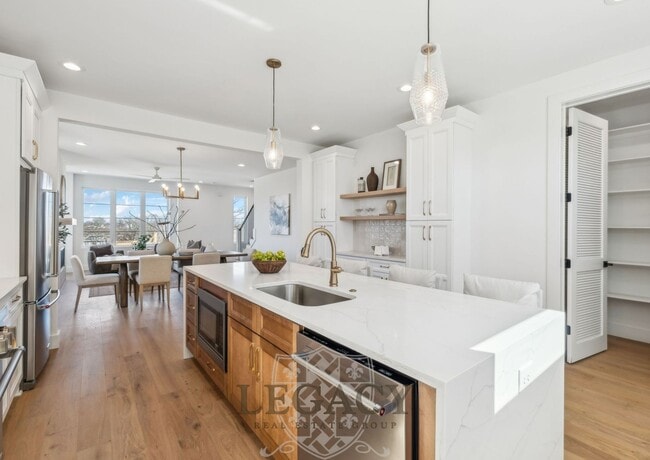 Building Photo - 1019 12th Ave N