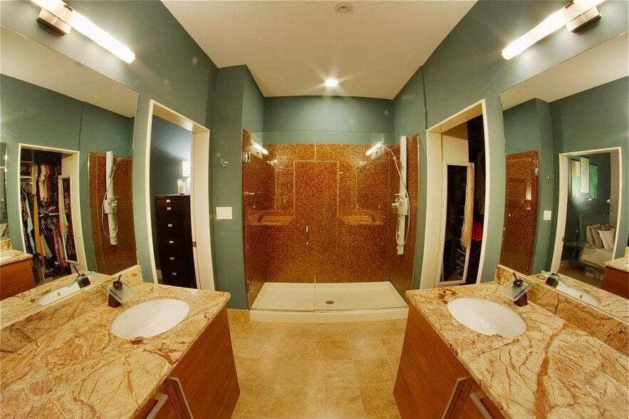 Master Bathroom - 4100 Forest Park Ave