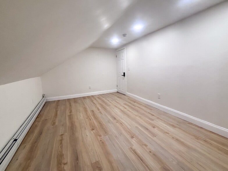 Building Photo - 38 Judith St