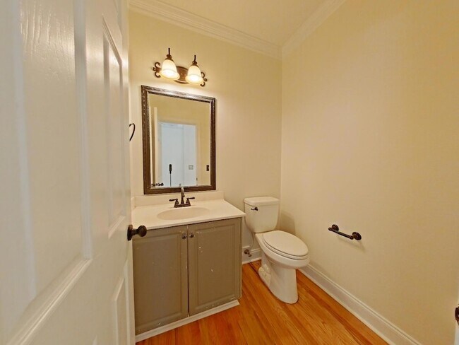 Building Photo - 933 Mitchell Ln