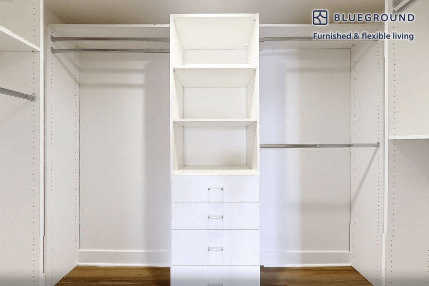 Building Photo - 220 E Broadway